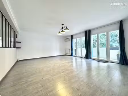 grand t5 de 116m2 - proche centre ville - terrasse & parking - calme et lumineux