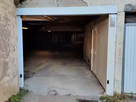 garage fermé électrifié 18m2 proche hôpital