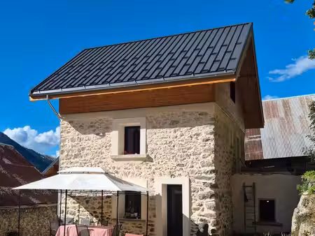 maison entièrement rénovée – 3 chambres – 2 terrasses – proche les deux alpes