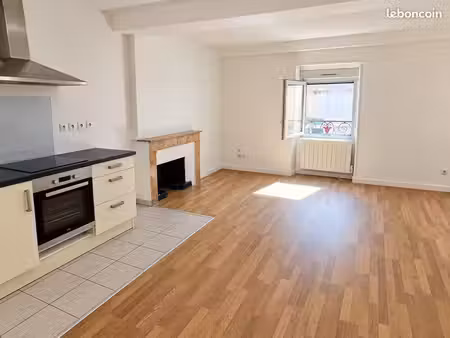 studio 32 m2 - proche gare - état neuf