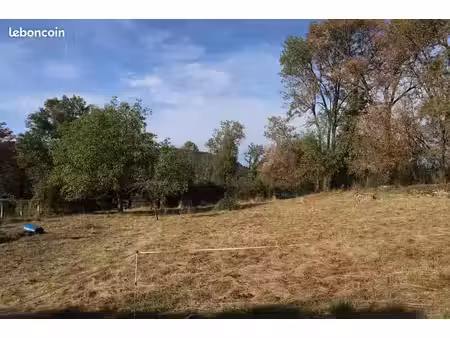 terrain à bâtir de 1 750 m²