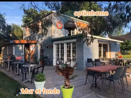 local restaurant 100 m²
