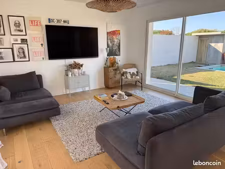maison 3 chambres avec piscine et belles prestations à beychac et caillau