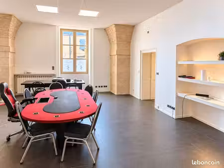 local 98 m² dole