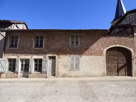 maison en plein centre de saint-trivier-de-courtes à rénover + dépendance 175 m²