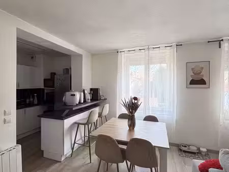 appartement t3 de 56 m 2 / valbenoite