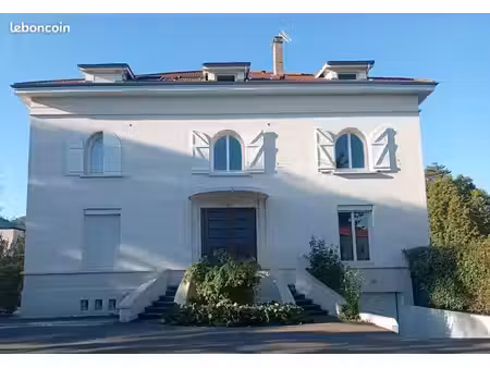duplex de 96 m2 dans maison de maître (divisée en 5 appartements) avec piscine et terrain 
