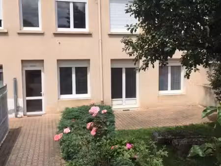 ttes commodités à proximité  grand t2 meublé refait a neuf de 48 m2 sans vis-à-vis au mili