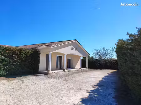 maison de plain-pied à proximité du centre leclerc
