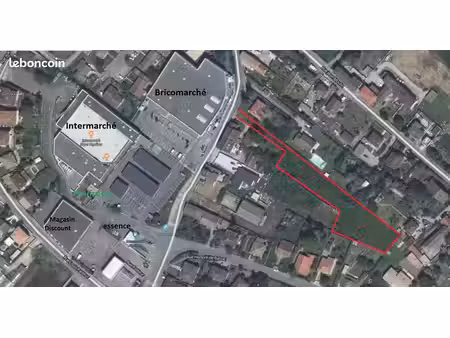 terrain constructible de 2950m2 à aiguillon
