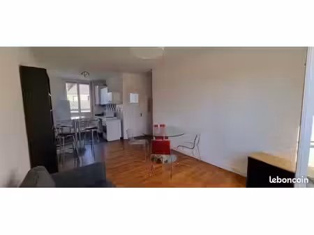 appartement meublé 47 m² centre saint-hilaire du harcouët