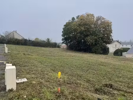 terrain à bâtir de 383 m² à lezigne (49)