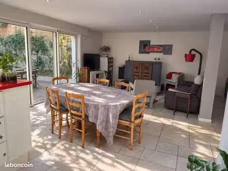 maison familiale au calme  de 193 m² avec jardin  terrasse et garage – quartier rond-point