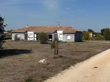 maison t6 de 186 m² avec piscine et grand terrain — saint-paul-flaugnac