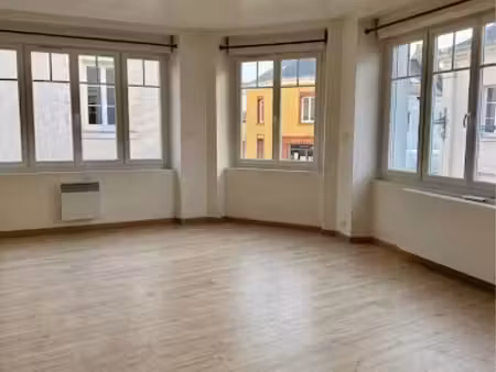 t3 60m2 1er étage non-meublé centre du pellerin