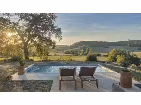 propriété en pierre rénovée et climatisée  piscine  vue panoramique