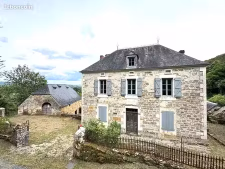 exclusivite : propriété quercynoise de caractère avec vue panoramique  sur 2 5 hectares