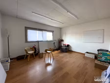 particulier loue bureaux privatifs 20 m2 à 57 m2
