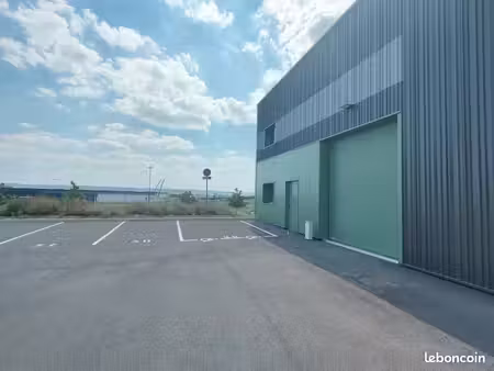 local d'activité 200 m²