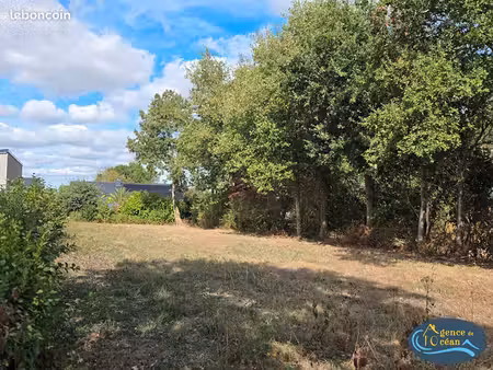 terrain 700 m² ferel