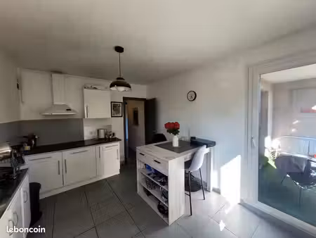 annecy – agréable appartement meublé 42 m² avec balcon dans résidence privée