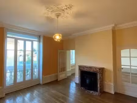 a louer appartement 4 pièces entièrement rénové (71200 le creusot)