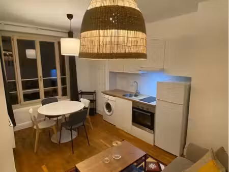 t2 meublé et équipé — 27 m²