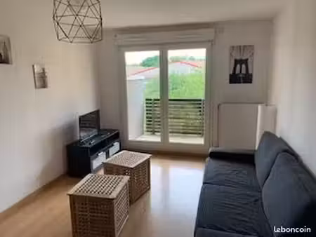 très beau t2 avec balcon et parking