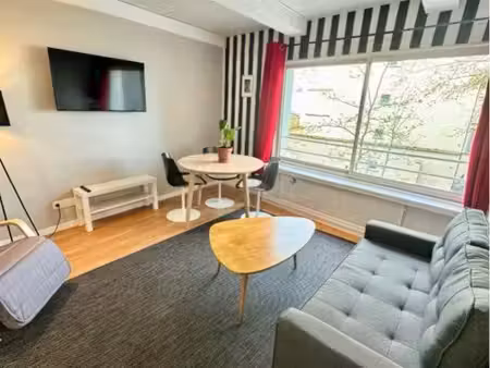 35 m² baigné de lumière au pied de montmartre