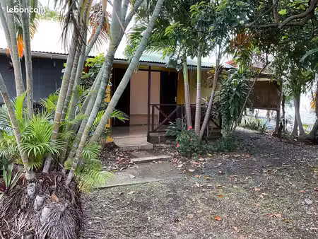 t2 au calme  terrasse sur jardin tropical (eau & élec inclus dans les charges)