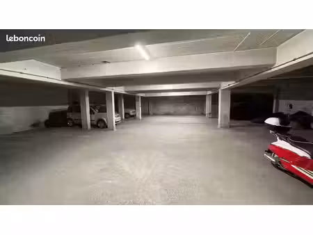 place de parking à louer moto/scooter/petite voiture
