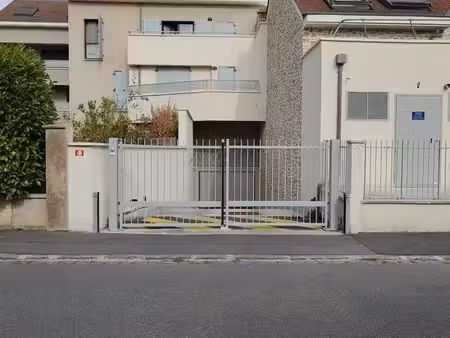 place de parking moto/scooter à louer