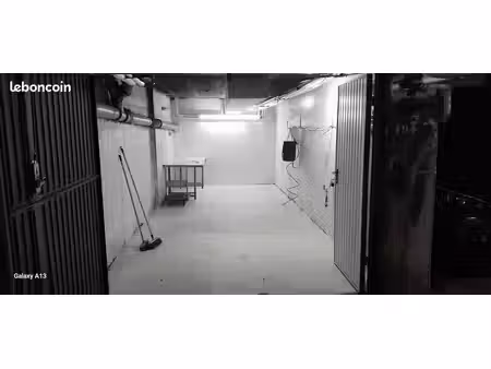 à louer – box fermé de 17 m² – versailles  quartier notre-dame