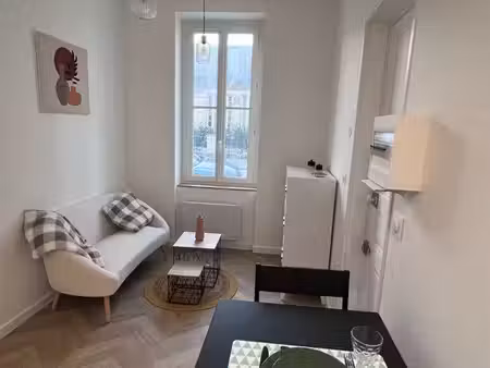 à louer – appartement 2 pièces de 25 m² – hyper-centre de rochefort