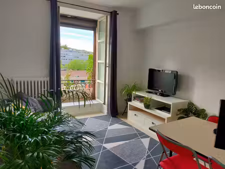 t2 meublé de 45 m² – royat  place allard