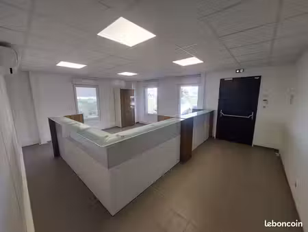 bureaux 320 m² dont 90m2 d’entrepôt - 2500 ht hc