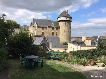 maison en plein centre historique de laval