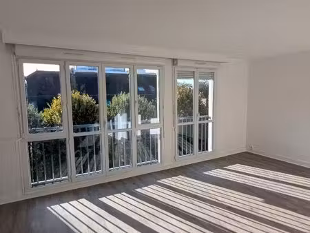 t4 rénové 74 m² – 3 chambres dont 2 avec dressing – parking & cave