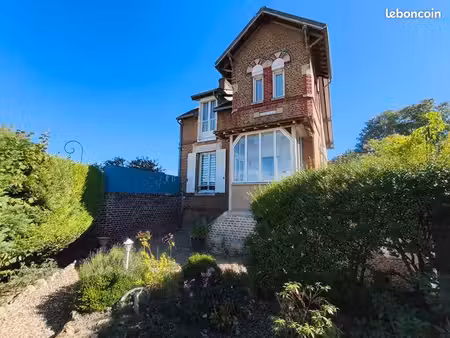 château 5 pièces 97 m²