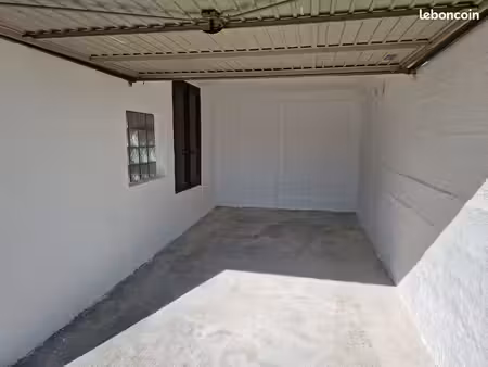 garage fermé à vendre – riom proche gare – 12 75 m²