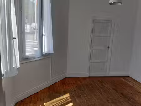 t3 duplex rénové – entrée indépendante – 2 chambres – cave & grenier