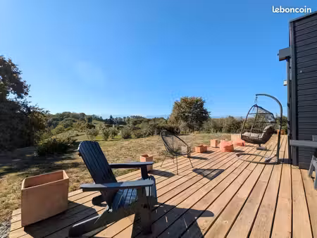 maison en bois avec vue sur les pyrénées