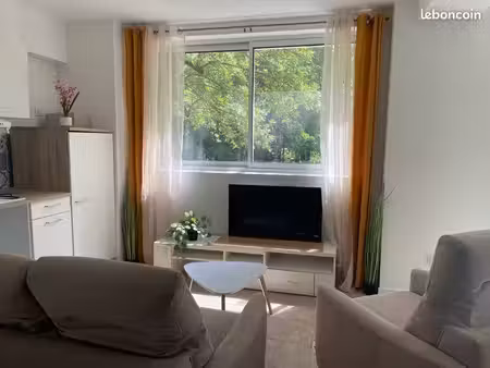 grand studio meublée  électricité et eau inclus