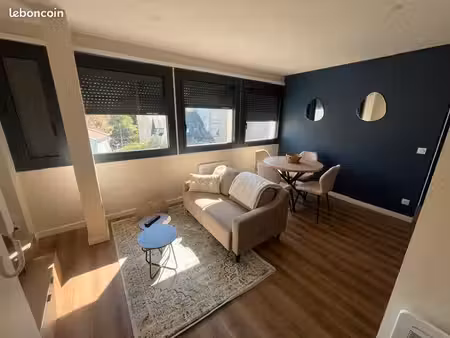 t2 meublé 39 m² rénové – parking – dpe b