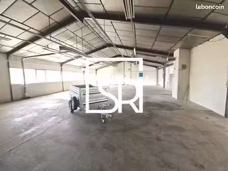 entrepot - logistique 1010 m² puy guillaume