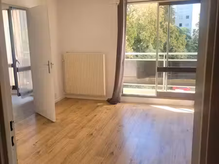 studio 32 m² 450 comprenant eau chaude/froide et chauffage