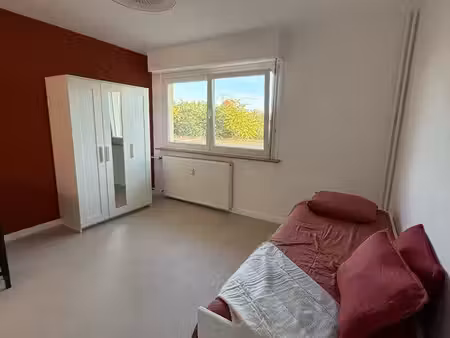 charmant studio refait à neuf