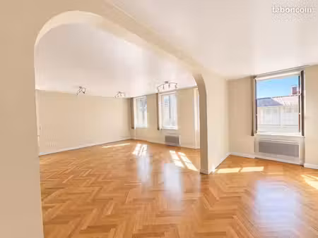 appartement 1 pièce 53 m²