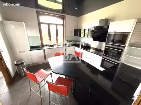 pavillon 9 pièces 140 m²