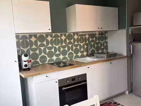 studio meublé 31 m² refait à neuf – balcon  garage/box – derrière chu / fac de médecine